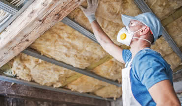 Wełna na poddasze. Jaką grubość wybrać, jak zamontować?